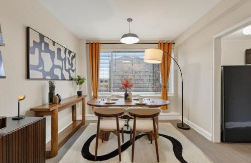 CASA Arlington Suite with In-Suite Massage Chair & Premium Amenities - Foto 9