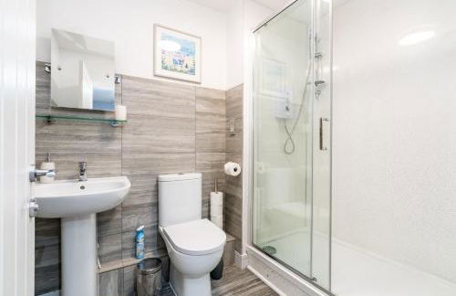 Elegant Flat Near Stonehenge, Amesbury Town Centre Smart TVs Netflix FREE PARKING - Foto 11