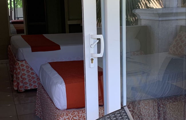 King Suite at Oceanview Resort in Jamaica - Enjoy 7 Miles Of White Sand Beach! 1 Bedroom Villa by RedAwning - Photo 6