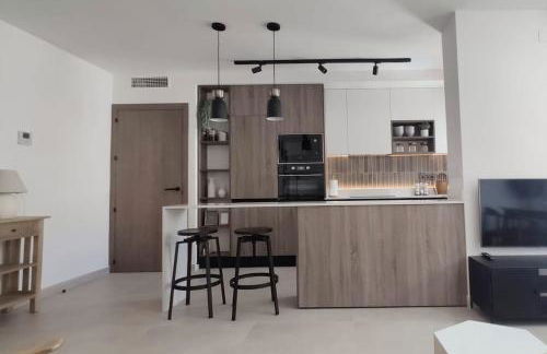 Piso reformado de diseño c/terraza. Playa el Ancla - Foto 14