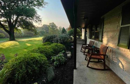 Charming Countryside Home with Yard and Office - Foto 28