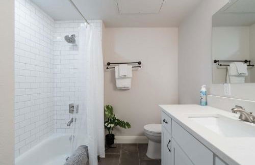 Alphabet District - 2BR Retreat - Prime Locale - Foto 20