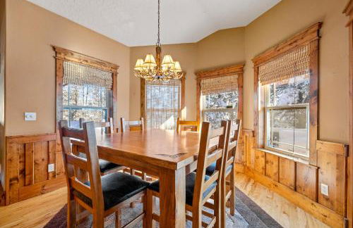 New! Black Bear Inn - Pet friendly - trailer parking - walk to lake - rustic - Foto 8