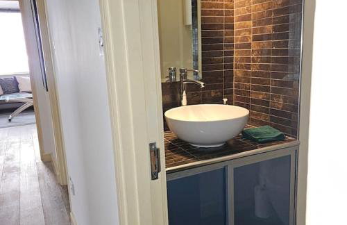 Spacious Two Bedroom Apartment in South Kensington - Foto 16
