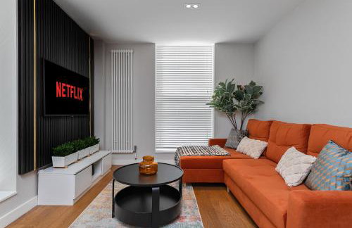 MK CITY CENTRE, THE DIAMOND SUITE, FREE Parking Space, PREMIUM SPACIOUS Apartment with FOOSBALL TABLE - Foto 5