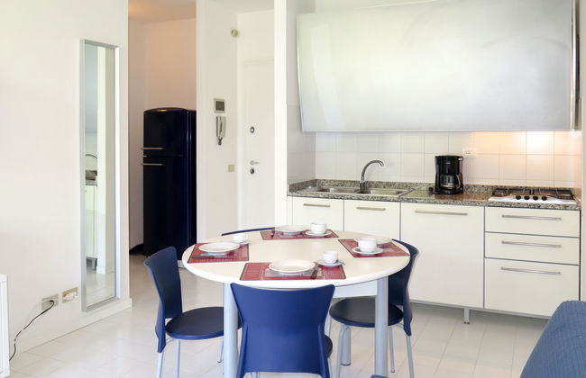 2 bedroom Apartment in Lignano Sabbiadoro with swimming pool and garden - Photo 3