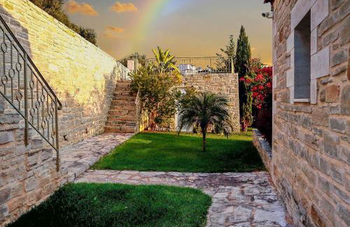 Hectoras Villa in Plaka BY APOKORONAS-VILLAS - Photo 22