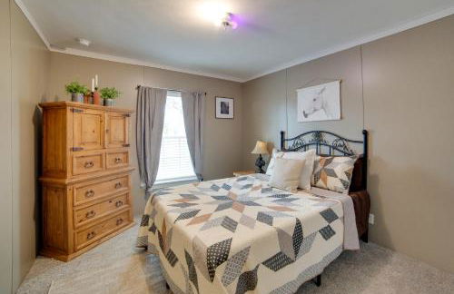 Steps to WES Arena Pet-Friendly Cabin with Deck! - Photo 18