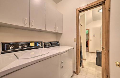 Secluded Family Cabin Less Than 1 Mi to Lake Michigan! - Foto 9