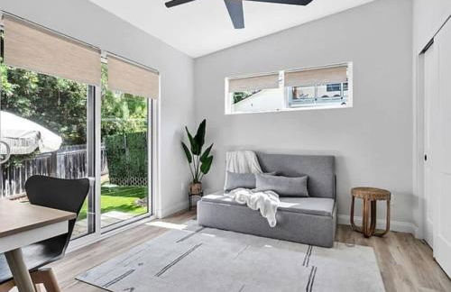 The Quaint Cardiff Hideaway with Pak N Play - Foto 15