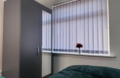 Stoneleigh Retreat 4BR Entire Home - Photo 12