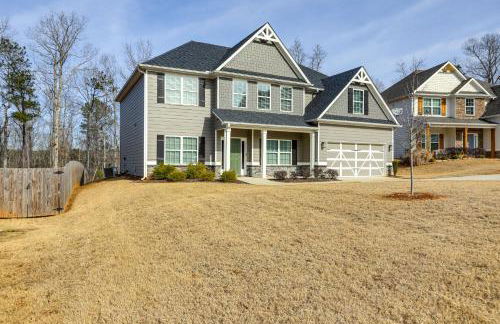 Patio with Fireplace Spacious Sharpsburg Home! - Foto 34