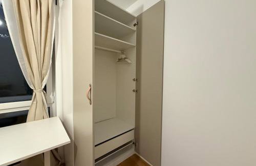 New-three room-Entire Apartment with two Balconies & Garage, Central-Fast Access to City Center - Barmbek -Stadtpark - Foto 19