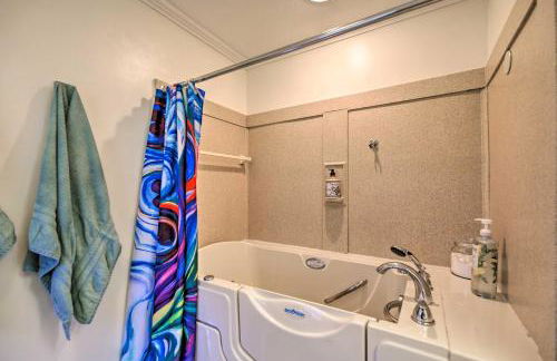 Lakefront Kingsport Home with Private Hot Tub! - Foto 22