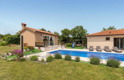 Beautiful Home In Kunj With Wifi - Photo 11