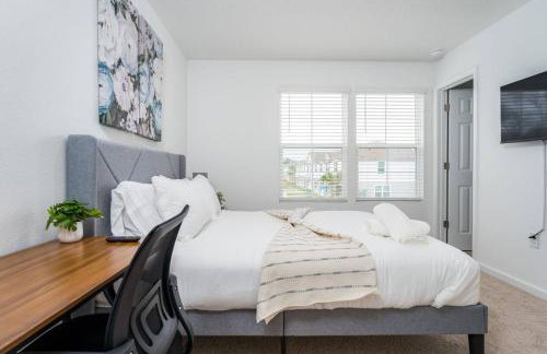 Stylish & Chic 2BR Townhome | Close 2 Bch. - Foto 4