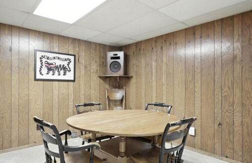 The Treehouse Lakes & Trails Cabin cabin - Photo 24