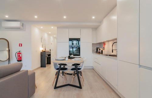 Stylish Apartment W/ River View by LovelyStay - Photo 19