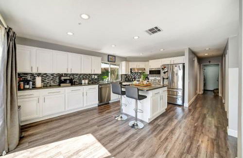 Stunning Hilltop 5BR With View And Hot Tub! - Foto 19