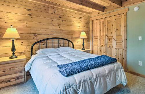 10 Mi to Lake Lure Mtn-View Cabin with Deck and Loft! - Foto 13