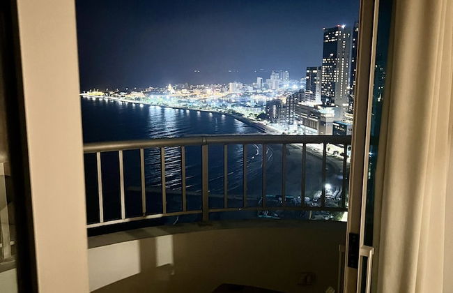 Palmetto Penthouse Deluxe Beautiful View and Sunset Floor 39 - Photo 17