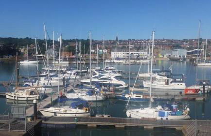 Marina View, South Facing Balcony Sunny Apartment - Foto 1