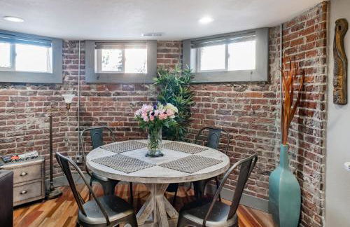 Designer Apartment in a Historic 1901 Downtown Area Mansion - Foto 17