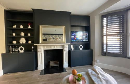 Beautiful 4B.2Ba House + office - Foto 13