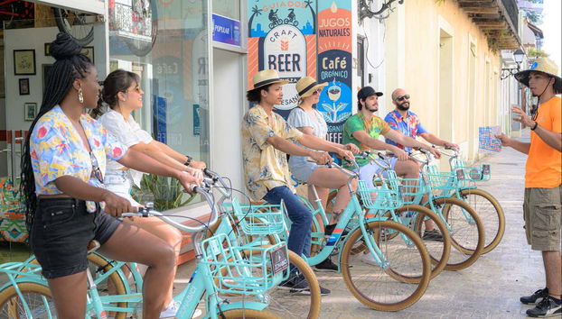 Preparados para el tour en bicicleta por Santo Domingo