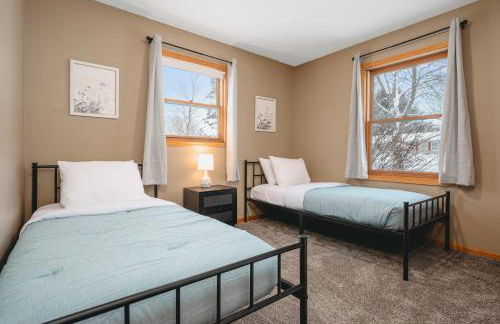 Pet Friendly 3BR 3BA Home near Traverse City with Game Room and Fenced Yard - Foto 12