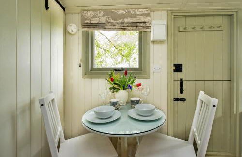 Finest Retreats - Hay and Hedgerow Glamping - Foto 15