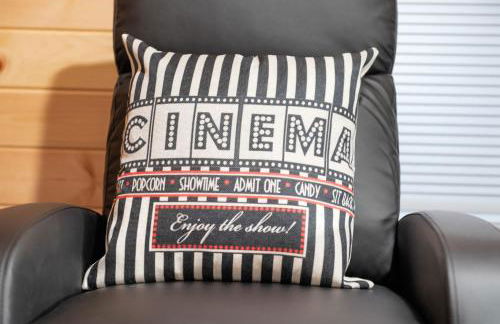 Cozy Cinema Cabin - Hot Tub and More - Foto 66