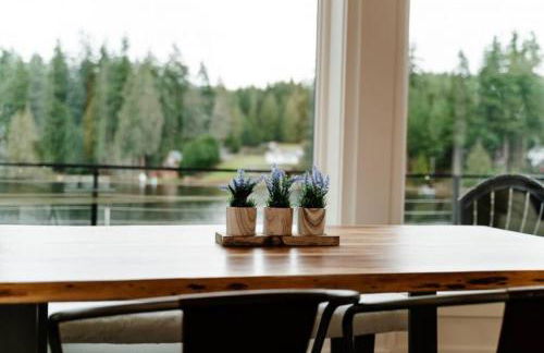 Lakefront Escape with Fire Pit and Views - Foto 18