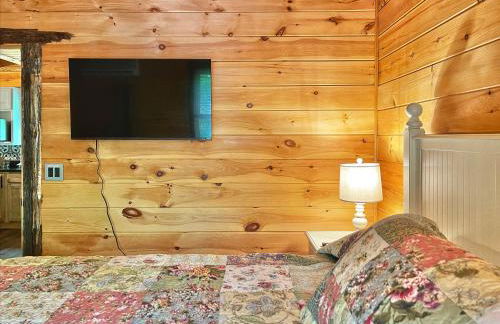 Adirondack Mountain Cabin with Hot Tub, Near Whiteface, Lake Placid, Fire Pit, Game Rm - Foto 17