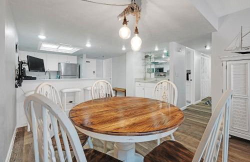 Oceanfront with great beach views from all rooms & balcony, heated pool, and garage - Photo 13