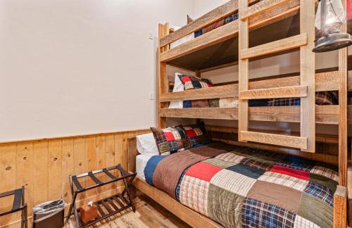 Historic Yellowstone Saloon - Foto 61