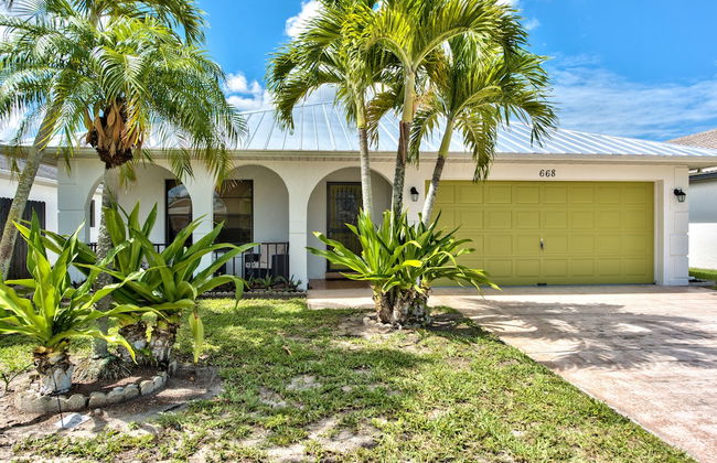 Avanti Vacation Rental, Relaxing 3-BR Retreat with Private Pool Minutes from Vanderbilt Beach and Delnor-Wiggins State Park. Enjoy Southern Exposure, BBQ Area, and Pet-Friendly Comfort - Foto 18