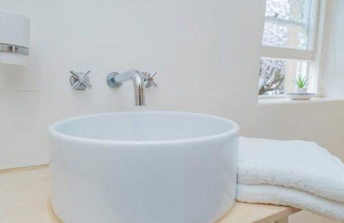 Heron Stays Bath- Boutique Period Group Properties, Parking for 4 Cars, Just 3 Miles to Bath Central, Sleeps 14 - Photo 22