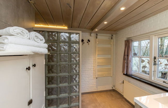 Charming Beach Villa With Thatched Roof - Photo 28