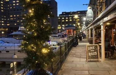 Entire Boat at St Katherine Docks 2 Available select using room options - Photo 64