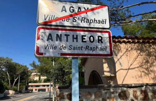 Appartement à Anthéor avec vaste piscine, vue mer et montagne - Foto 25
