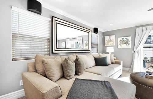 Beach Escape with Patio! 2 Min Walk to Sand & Surf - Foto 17