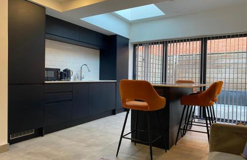 2 bedroom duplex apartment close to UHW & city centre - Foto 5