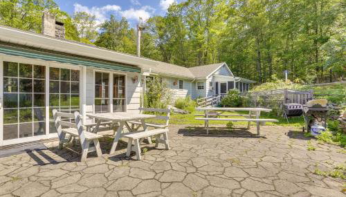 Sparrow Bush Retreat w/ Pool & Screened Porch - Foto 2