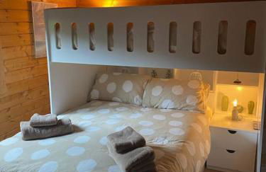 4 bedroom Lodge Hotub-Pool in Surrey UK - Photo 5