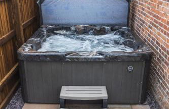 Apartment in the Countryside with Hot Tub - Photo 11