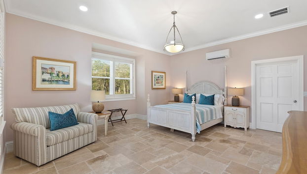 Knickerbocker Estate: Elegant 9-BR Getaway in Naples. Enjoy Private Pool, Outdoor Dining, and Expansive Grounds, Experience Tranquility with Easy Access to Naples' Best - Foto 2, Habitación