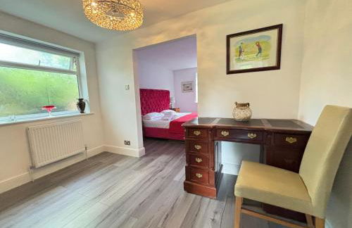 2BR Comfortable Spacious Furnished Property with Parking - Foto 11