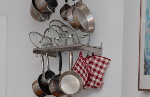 The Gem-3 Bedrooms! King, Full & Twin Beds, Sauna with Free Parking plus more - Foto 12