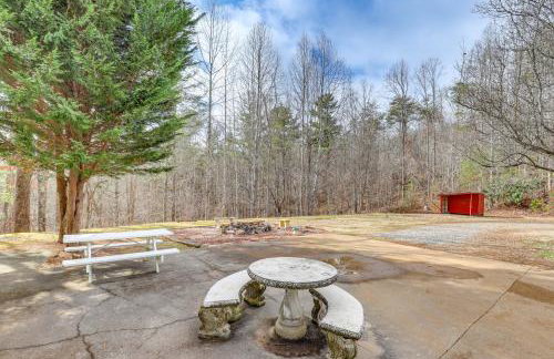 Spacious Group Retreat with Game Room in Marshall! - Foto 39